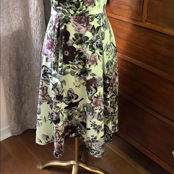 Gorgeous tea length floral dress - Picture 4 of 7